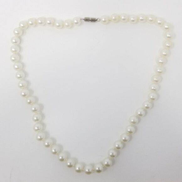 Vintage Faux Pearl Necklace, White Cream Color, Nice Length, Bridal, Wedding - Picture 4 of 4